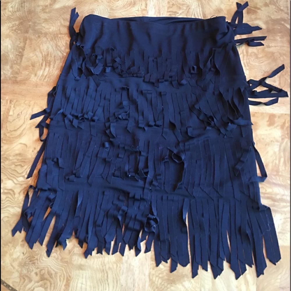 🎃- Cache Fringe Skirt - Picture 2 of 8